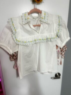 White Bib Floral Short Sleeve Blouse!
